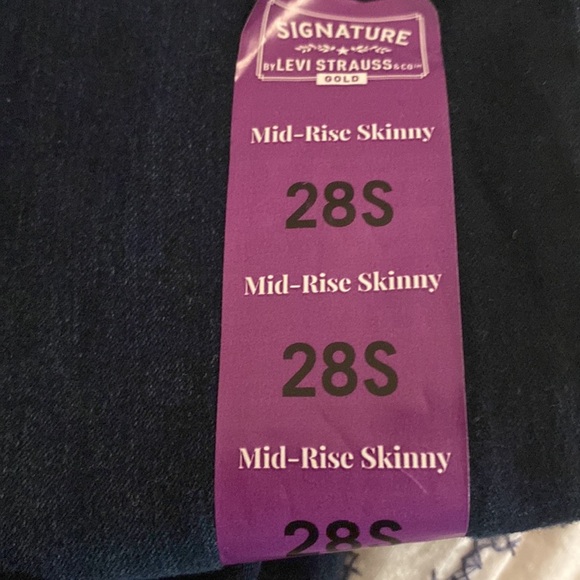 Signature by Levi’s Simply Stretch Mid-Rise Skinny jeans. Size 28S. Dark blue. - Picture 5 of 10